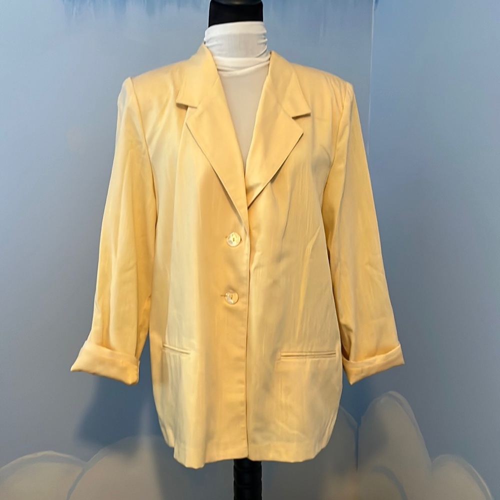 Sag Harbor Yellow light weight blazer, size 16P, $15